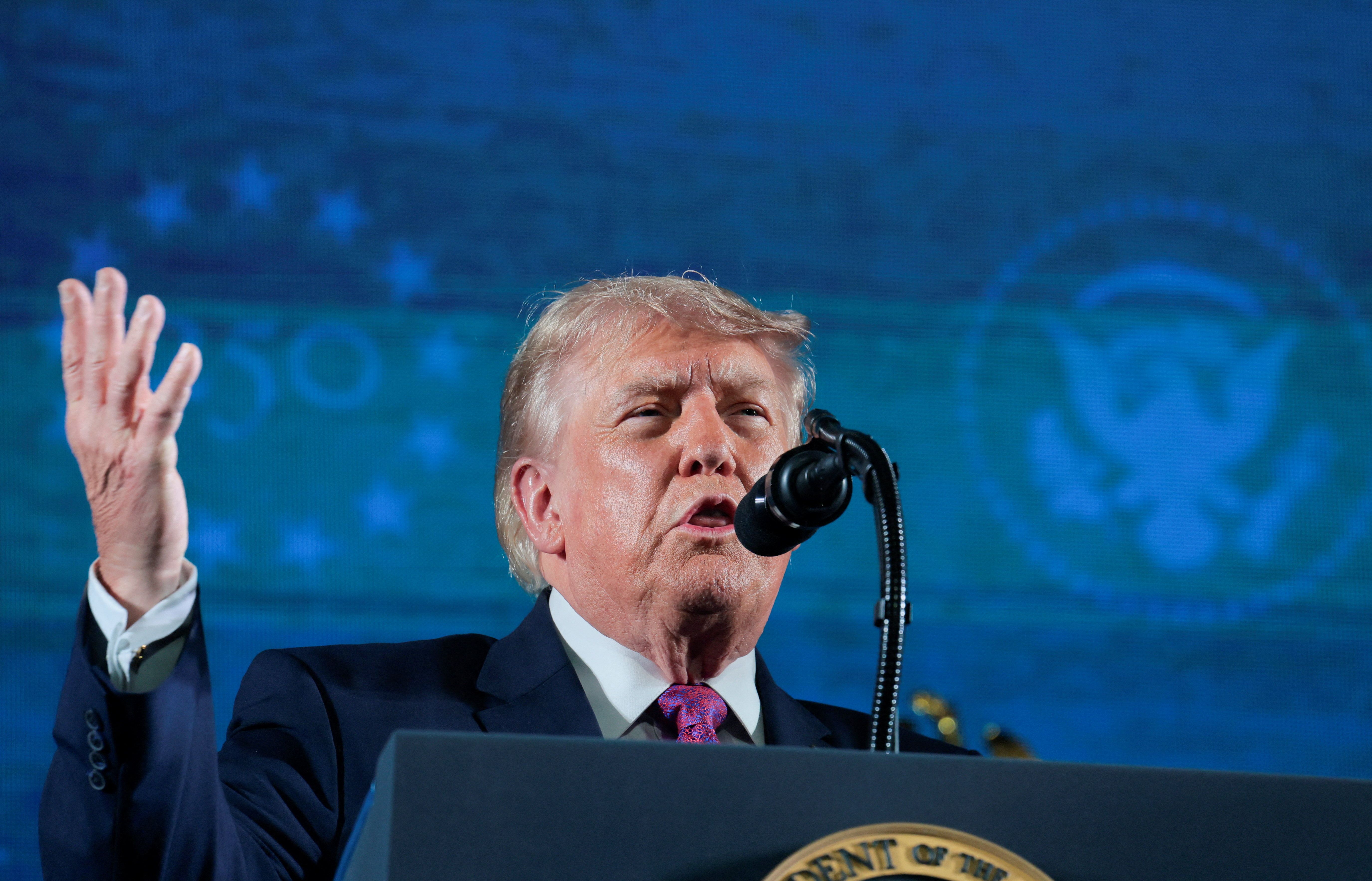 Trump exalte l'Amerique et fustige le communisme lors des celebrations du 250e anniversaire des Etats-Unis | Zonebourse Suisse