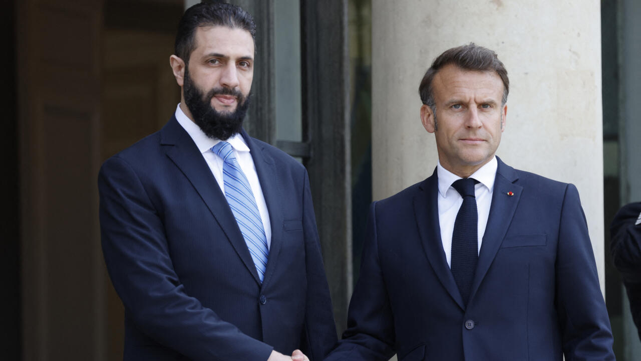 Ce qu'il faut retenir de la rencontre entre Ahmed al-Charaa et Emmanuel Macron à Paris - France 24