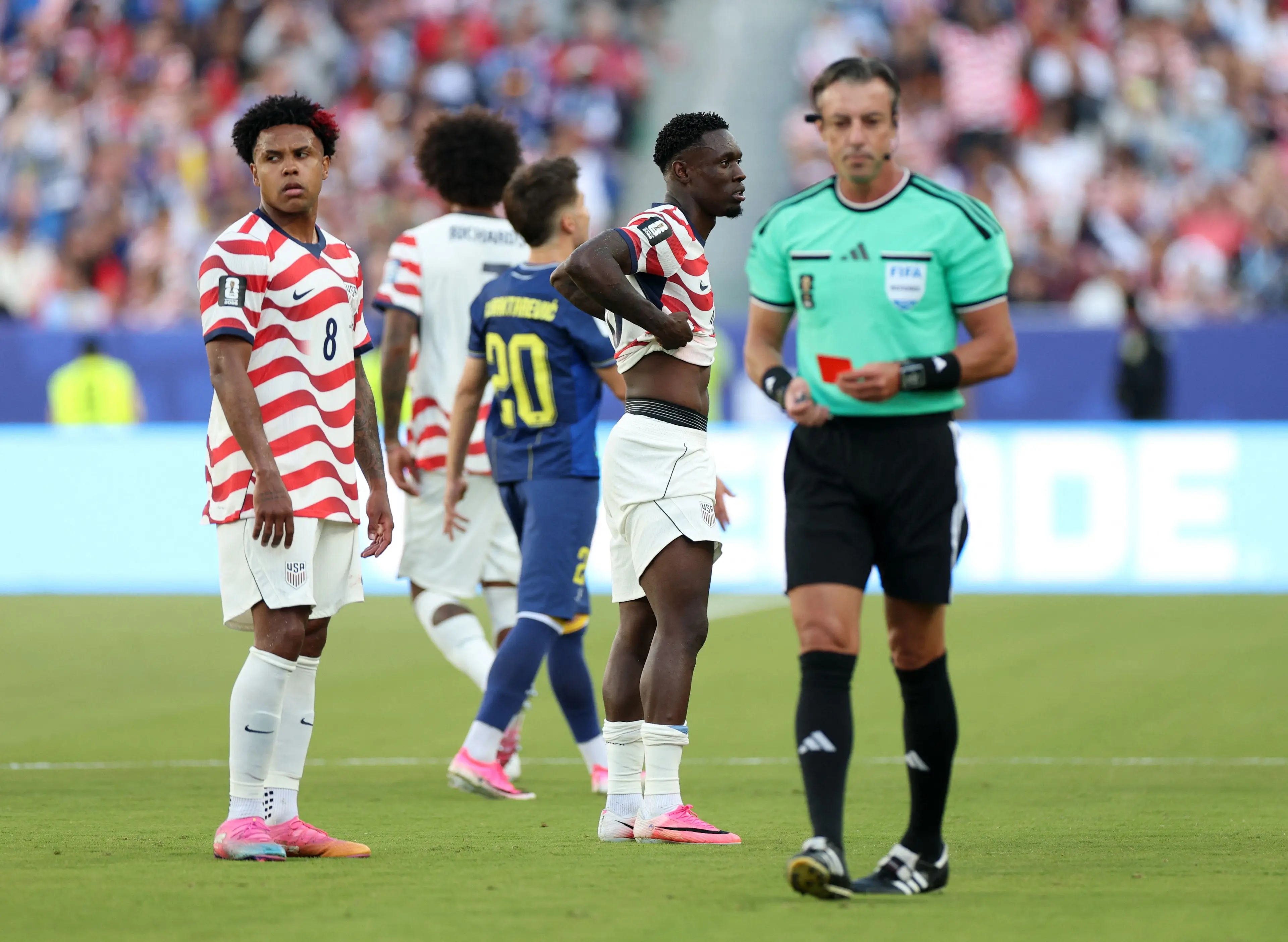 Coupe du monde: les Américains «se sont fait entuber» avec le carton rouge de Balogun, affirme un ministre de Trump | TVA Sports