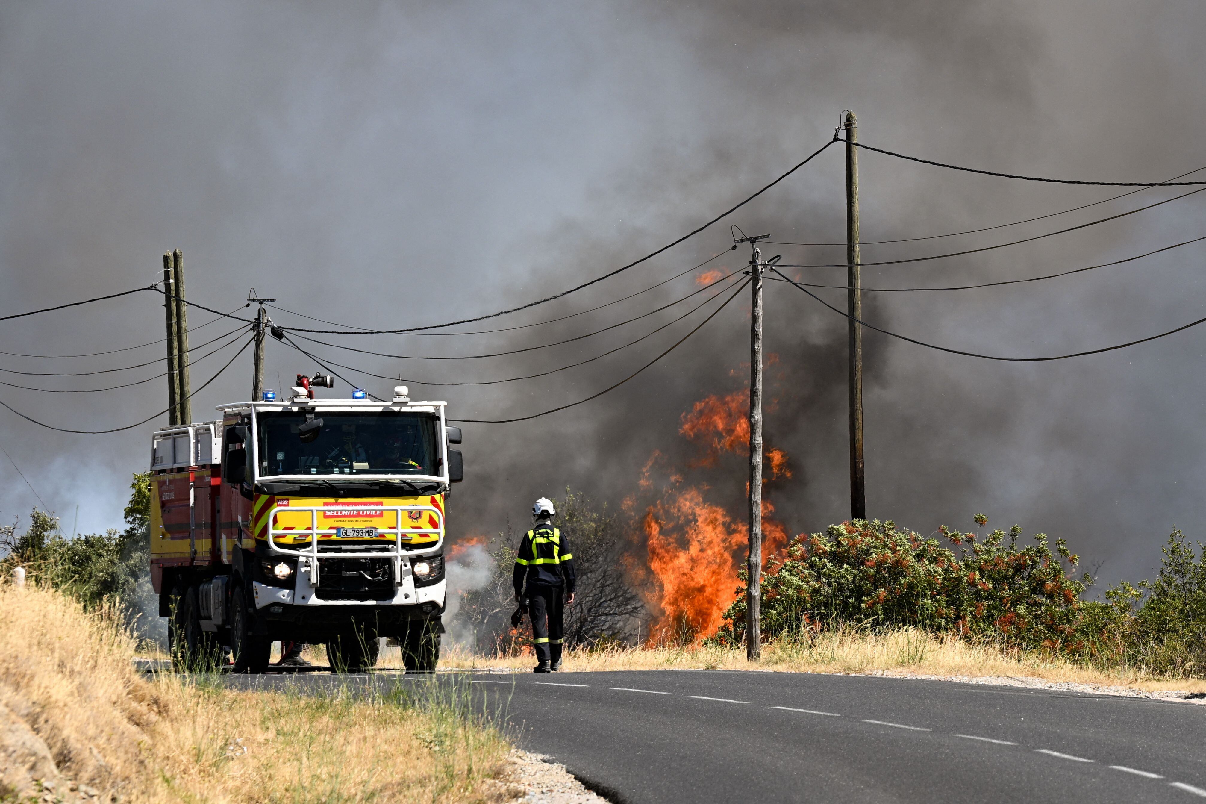 EN DIRECT - Incendies dans les Pyrénées-Orientales : Ille-sur-Têt évacuée à son tour, 10 000 personnes concernées au total – Libération