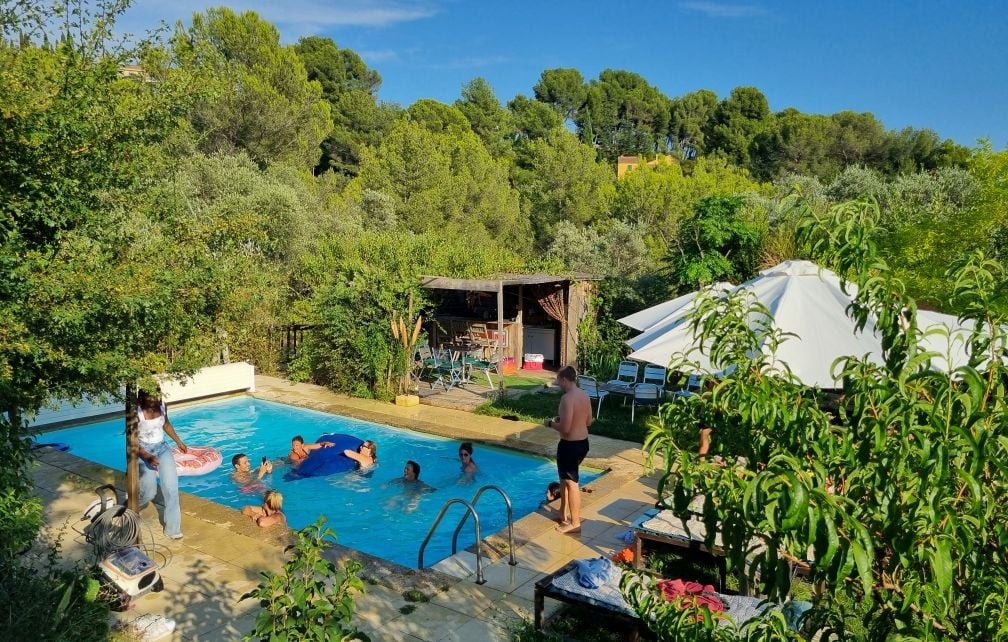 Canicule : « Je suis presque complète tous les jours »… La location de piscines entre particuliers cartonne