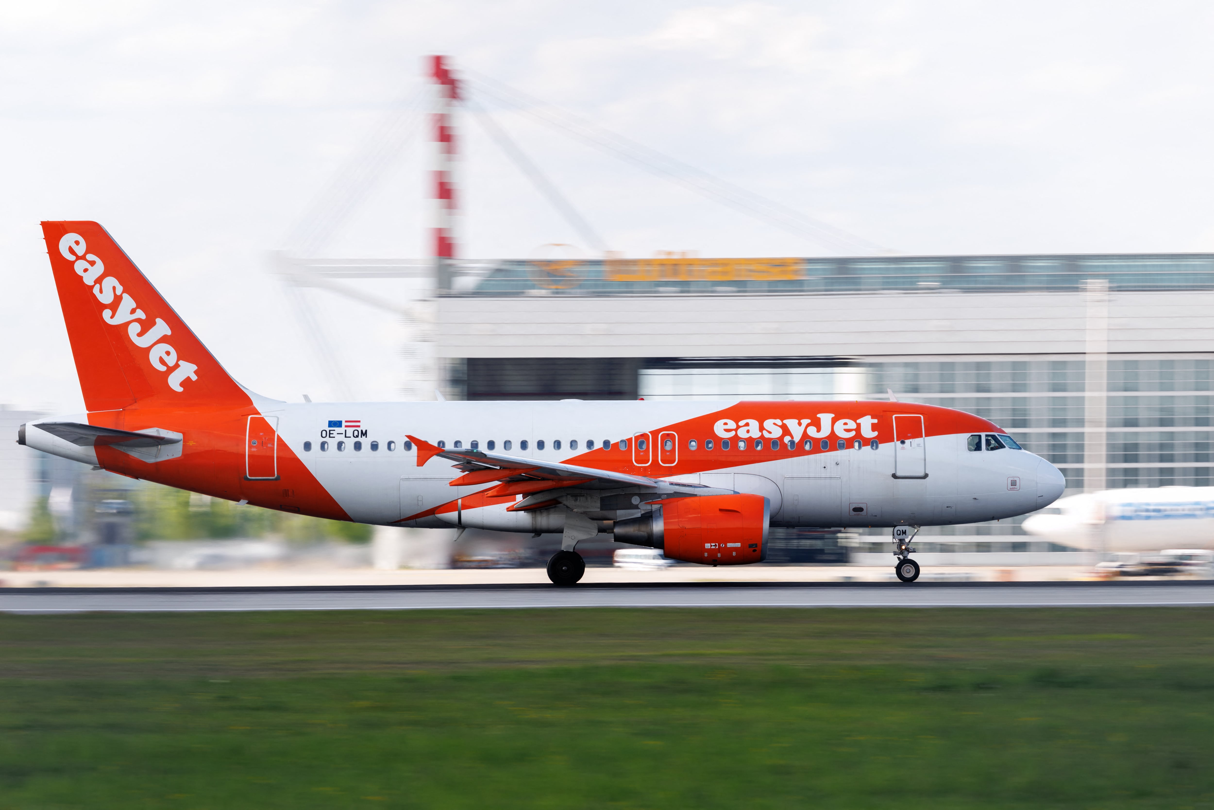 EasyJet annonce un «accord de principe» pour un rachat par un fonds d'investissement américain – Libération