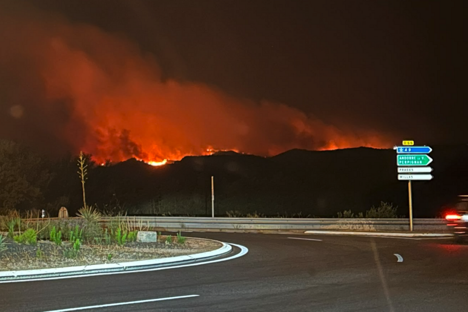 Direct. Incendie dans les Pyrénées-Orientales : "feu très virulent", 4 500 hectares parcourus et 10 000 personnes évacuées