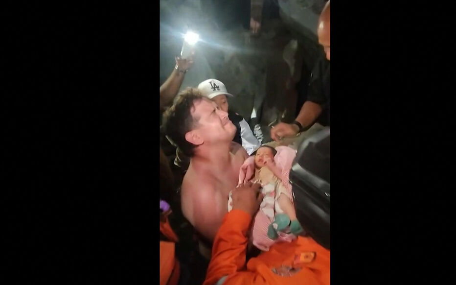 Je lui touchais le nez » : le récit d'une mère qui a survécu 32 heures avec son bébé sous les décombres après les séismes au Venezuela - Le Parisien