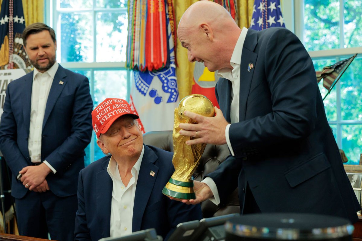 Donald Trump remercie la FIFA d'avoir levée la suspension de Folarin Balogun... « Merci la FIFA d'avoir fait ce qui était juste et d'avoir réparé une grande injustice ! » (via @JacobsBen)