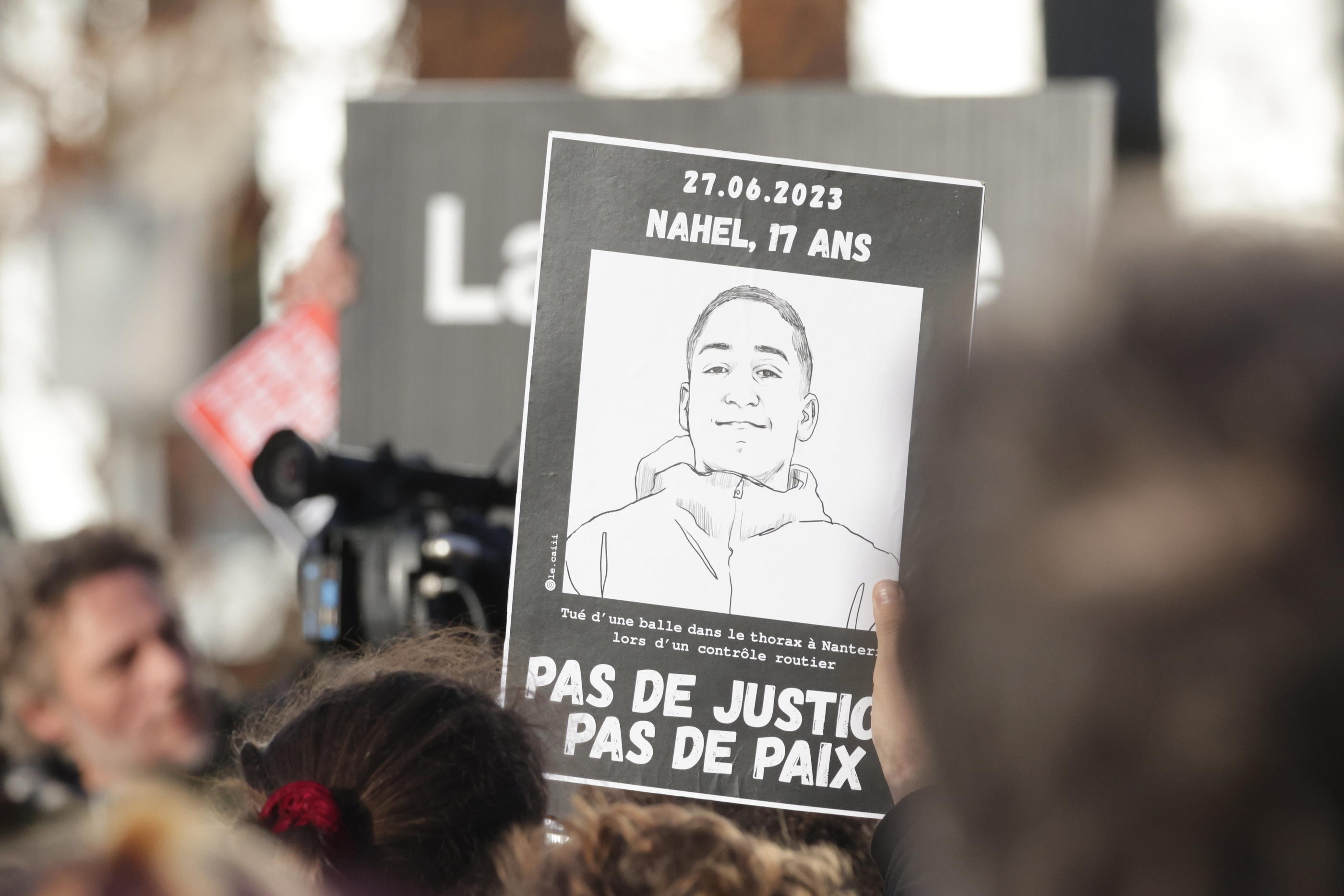 Permis de tuer » : 100 000 signatures contre la présomption d'usage légitime des armes par la police - Le Parisien