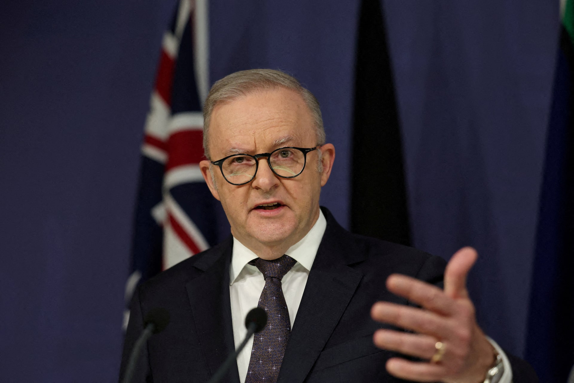 Australia PM Albanese apologises for crude Kylie Minogue remark | Reuters
