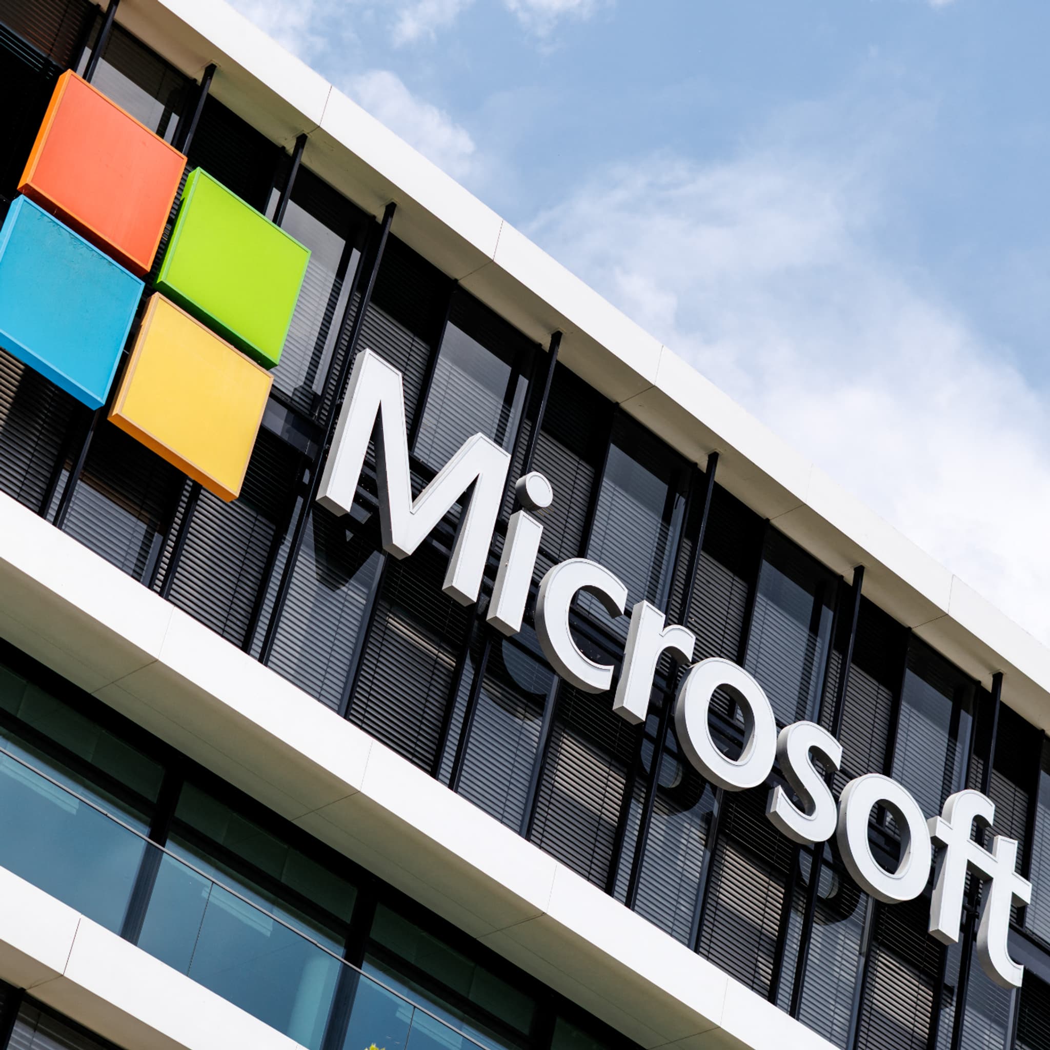 Le groupe a payé 327 millions d'euros en France au cours des 3 dernières années (mais a reçu un remboursement l'an dernier): Microsoft lève le voile sur ses revenus et impôts payés