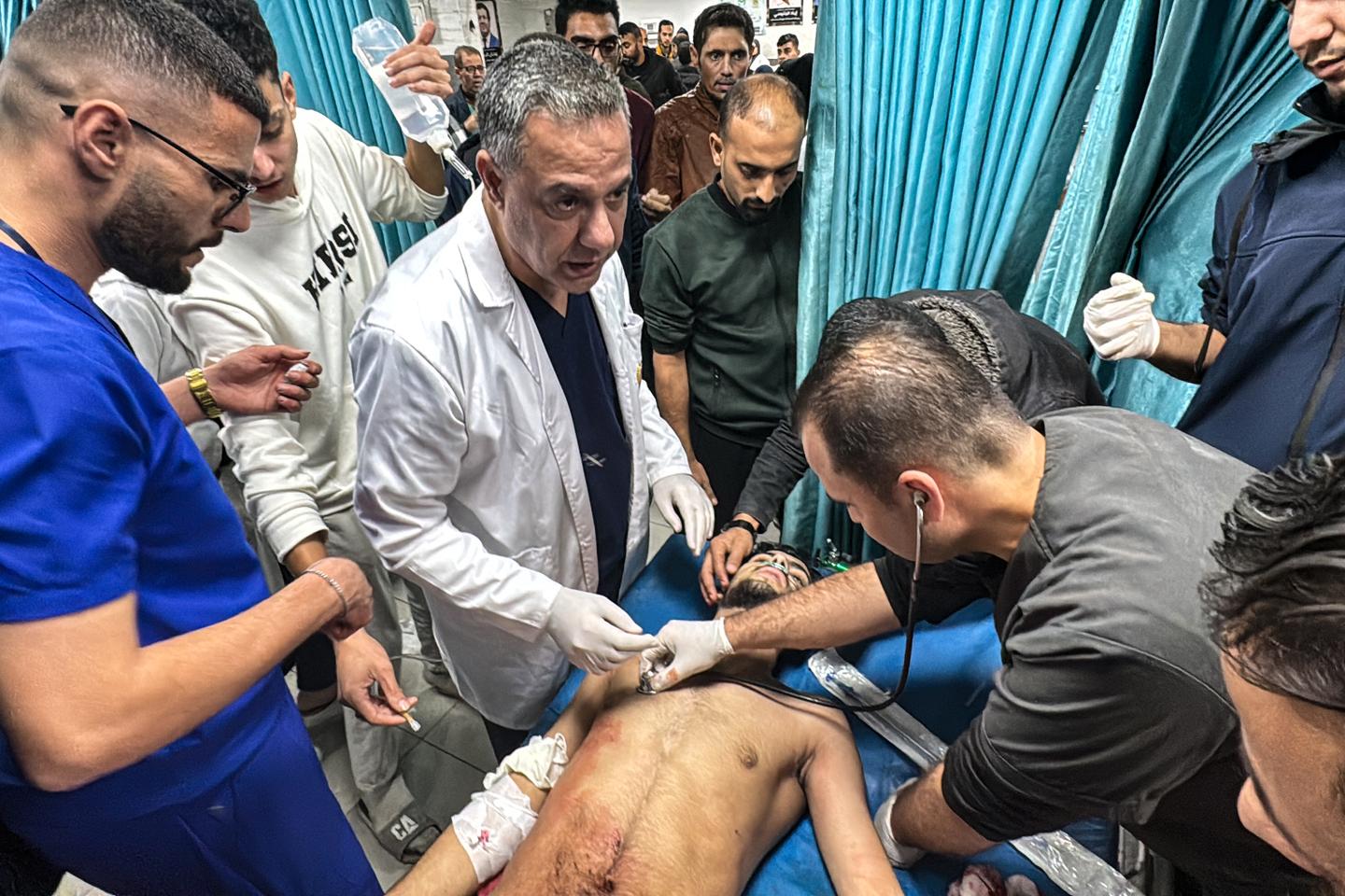 Gaza : le directeur d'hôpital qui refusait d'abandonner ses patients est détenu par Israël sans inculpation depuis décembre 2024