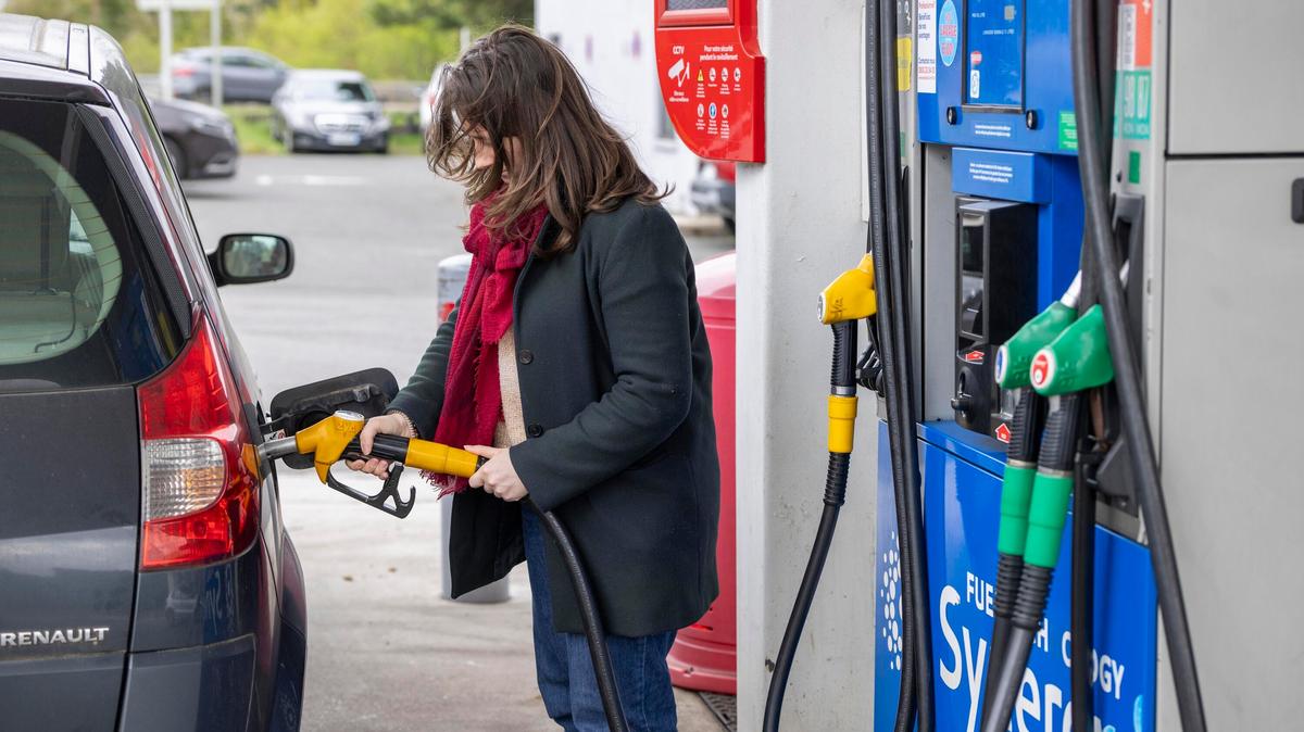 Carburant : qui peut bénéficier de l'aide de 100 euros pour les «grands  rouleurs», accessible à partir de ce mercredi ?