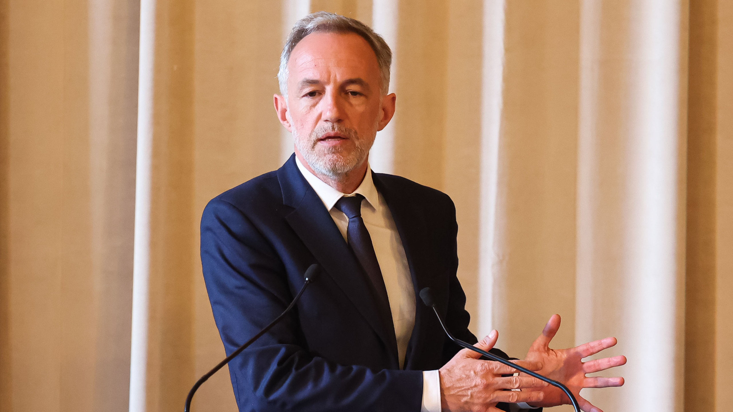Emmanuel Grégoire : un plan contre 1 000 points noirs de l'espace public - Affiches Parisiennes