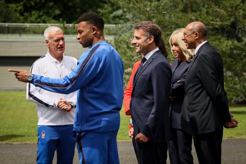Emmanuel Macron apporte son soutien à Kylian Mbappé face aux « attaques racistes » d'une sénatrice paraguayenne