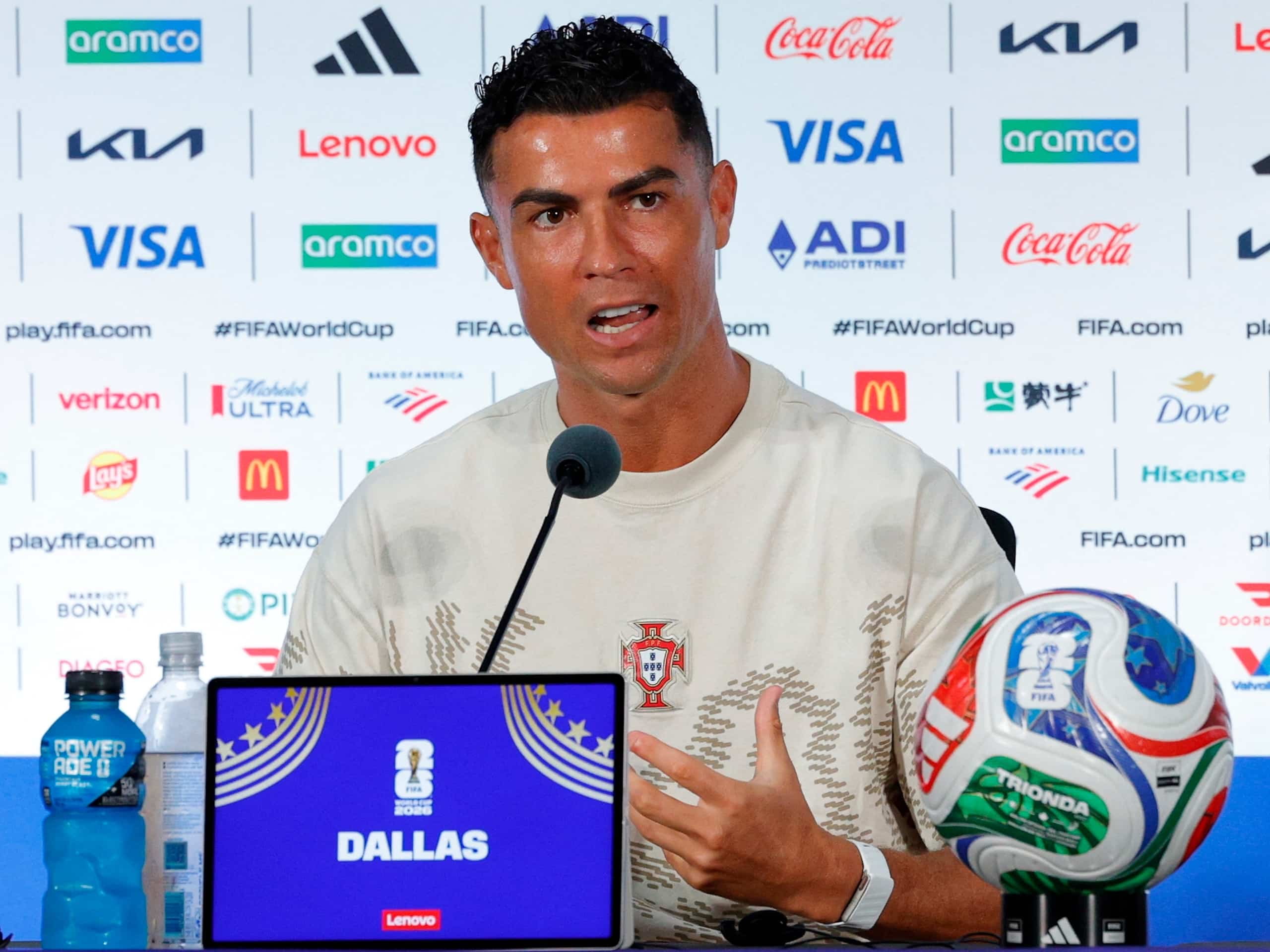 Coupe du monde: «Vous avez essayé de me tuer pendant 23 ans», lance Ronaldo aux médias | TVA Sports