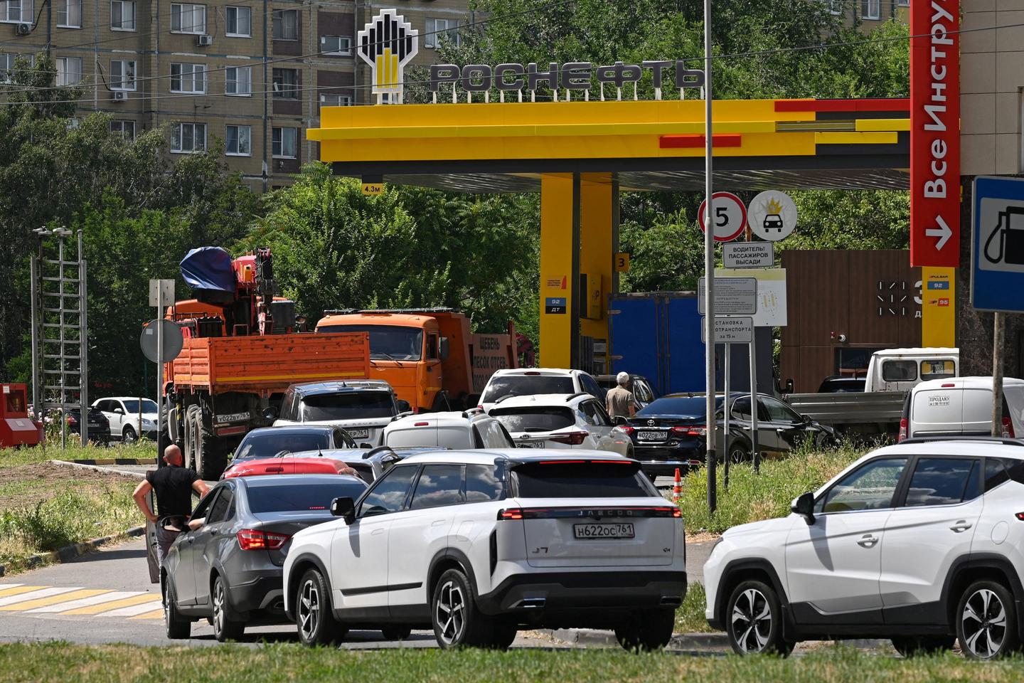 Vladimir Poutine reconnaît « une certaine pénurie » de carburant après des attaques ukrainiennes sur les raffineries russes