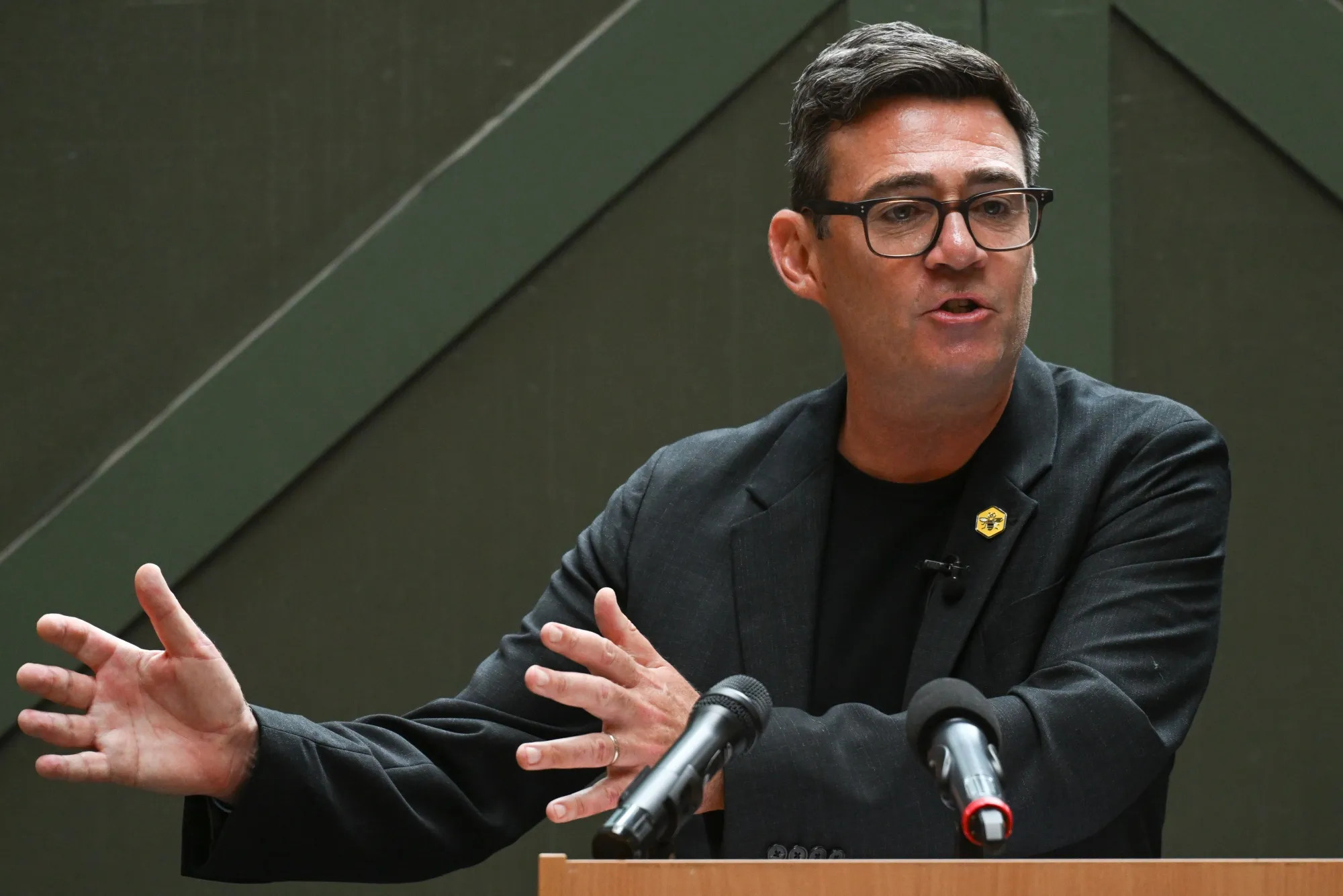 Burnham Proposes Warehouse Tax Increase to Cut Rates for High Street Shops - Bloomberg