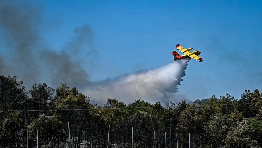 REPLAY. Incendies : près de 4 900 hectares parcourus et 12 000 habitants évacués dans les Pyrénées-Orientales, Laurent Nunez constate que le feu n'est "toujours pas fixé" - ladepeche.fr