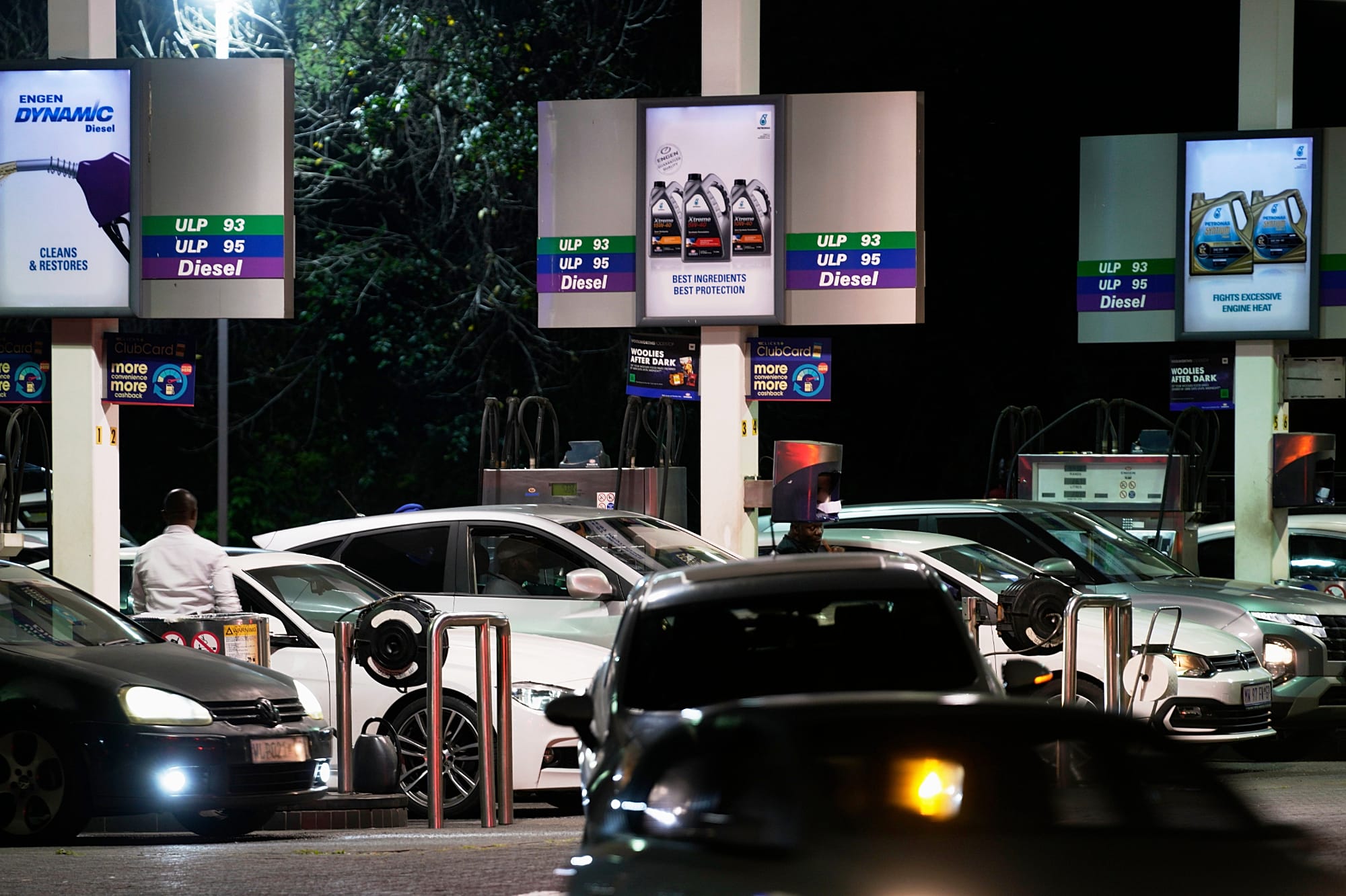 Pénurie de carburant: longues files d'attente aux stations-service de Johannesburg