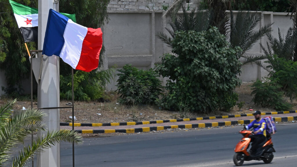 A Damas, drapeaux français et espoirs économiques avant la visite de Macron