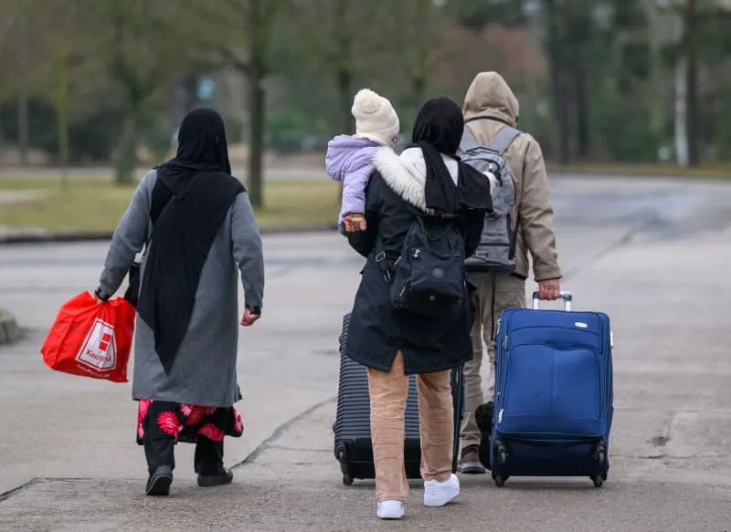 Quarter of migrants consider leaving Germany again, survey suggests