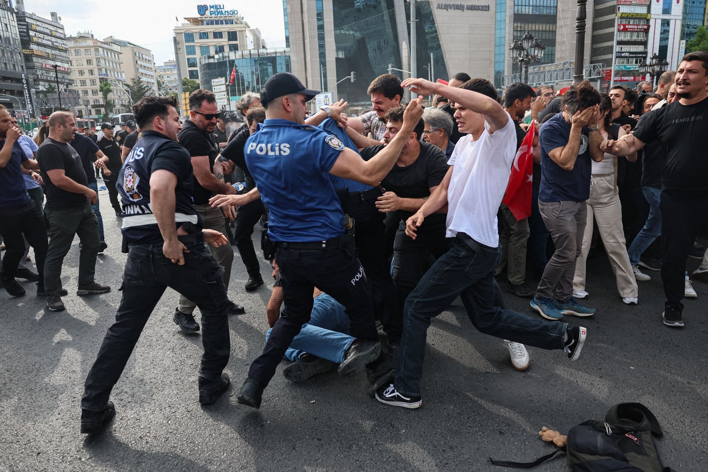 La Turquie réprime les voix dissidentes avant le sommet de l'OTAN | Le Devoir