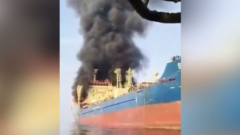 Un pétrolier en feu en pleine mer : pourquoi l'Iran cherche à bloquer le détroit d'Ormuz ? | TF1 Info