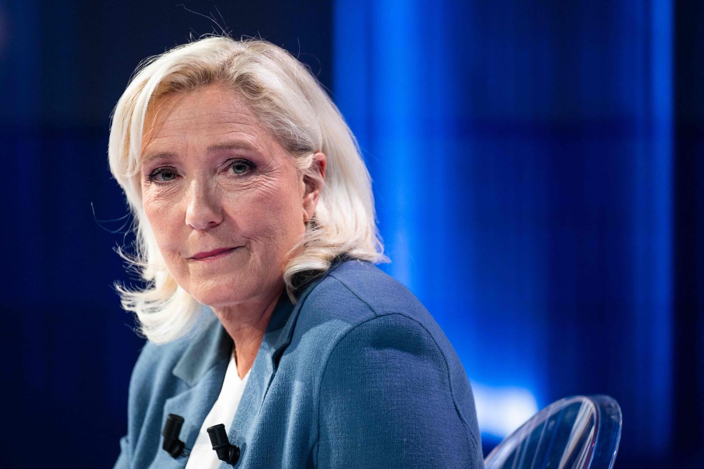 Marine Le Pen affirme qu'elle ne ferait pas campagne avec un bracelet électronique et dit « ne pas avoir peur » avant la décision de la cour d' appel