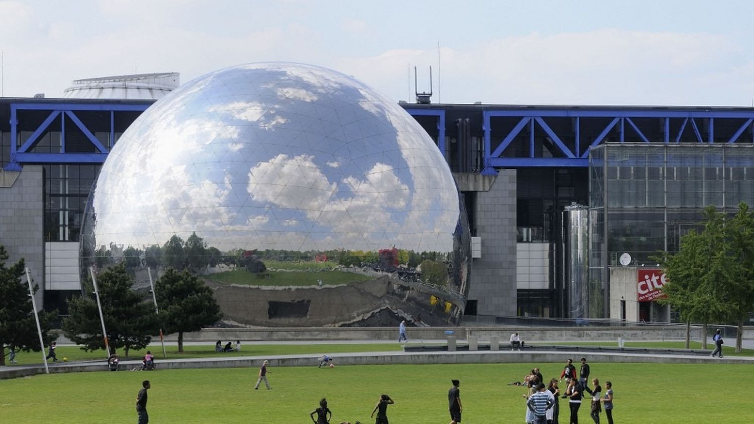 La Cour des comptes alerte sur la situation "critique" d'Universcience, établissement chapeautant la Cité des sciences et le Palais de la découverte à Paris – franceinfo