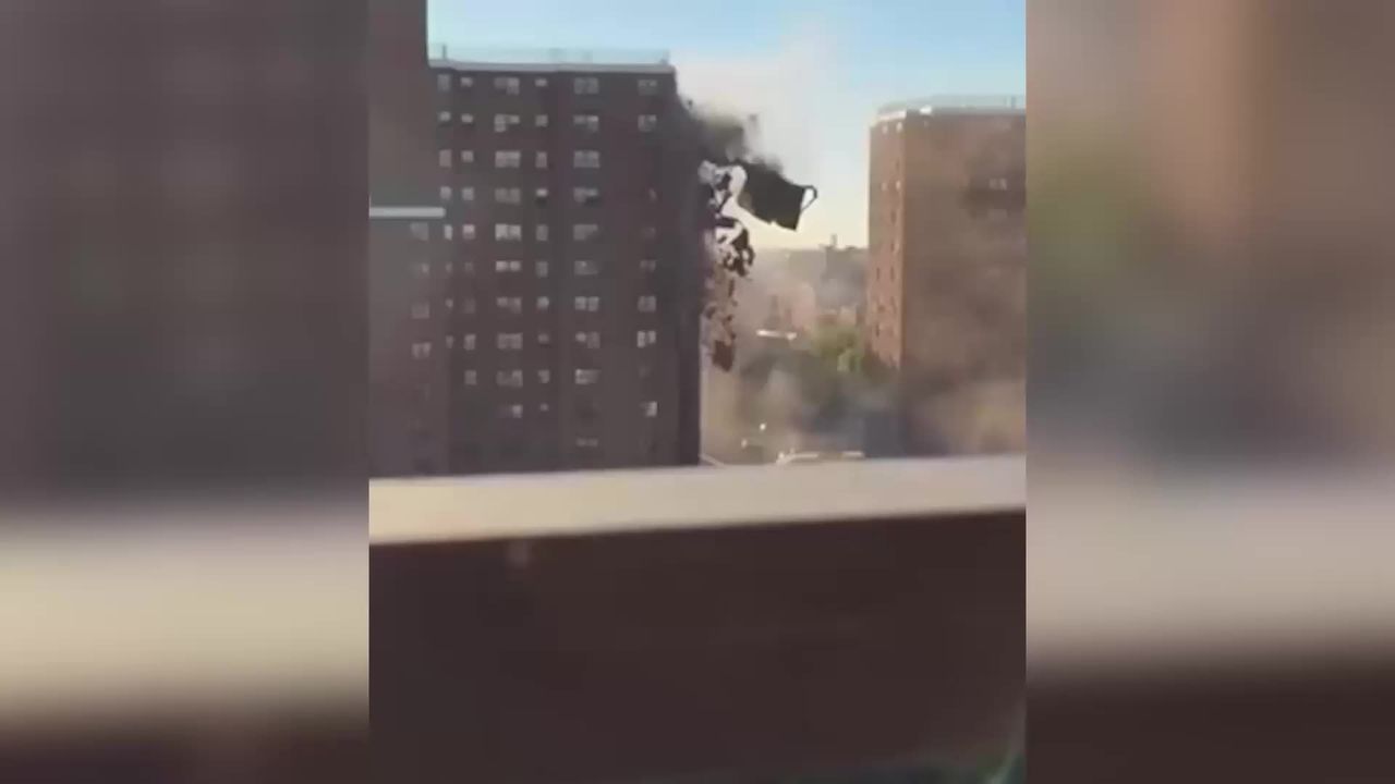 Explosion dans le Bronx: un immeuble s'effondre partiellement après une fuite de gaz