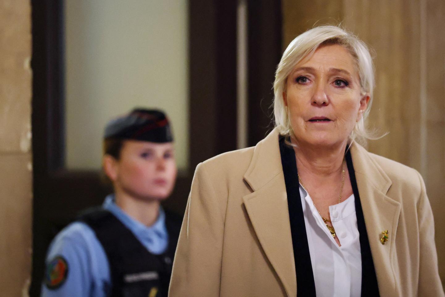 Affaire des assistants parlementaires européens du FN : les différents scénarios judiciaires pour Marine Le Pen après la décision en appel