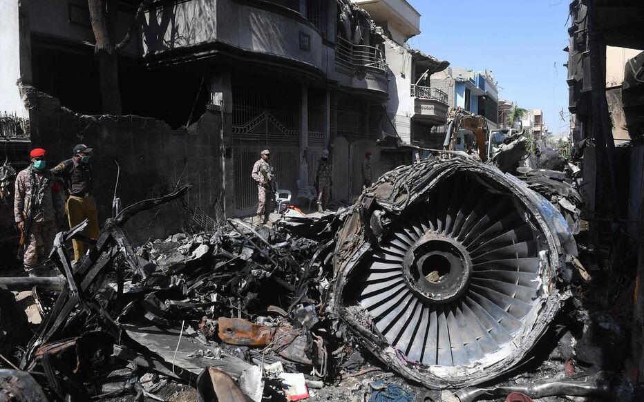 Crash de Karachi au Pakistan : la «négligence» coupable des pilotes et contrôleurs aériens - Le Parisien