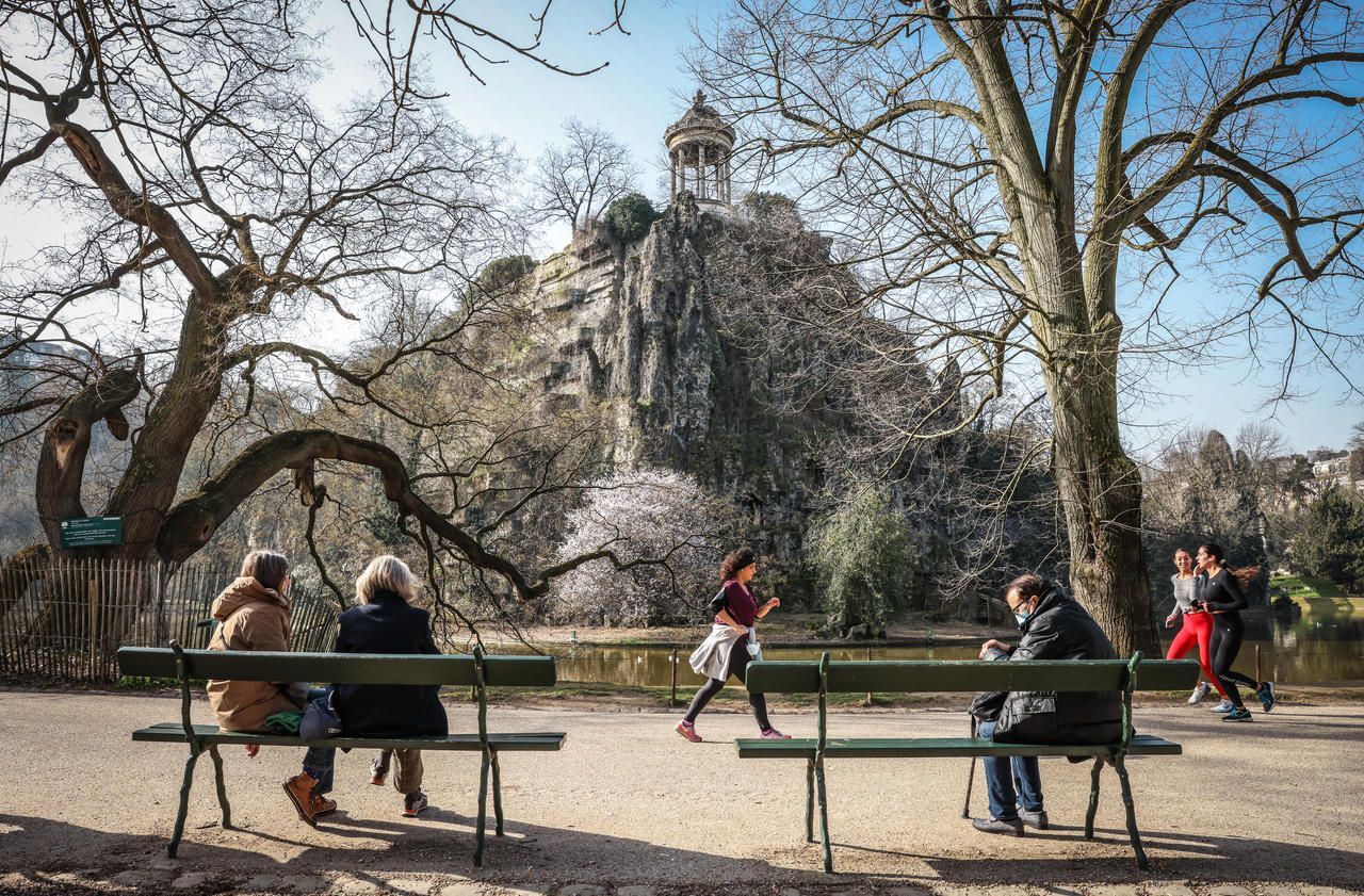 Aux Buttes-Chaumont, une promenade hors du temps - Le Parisien