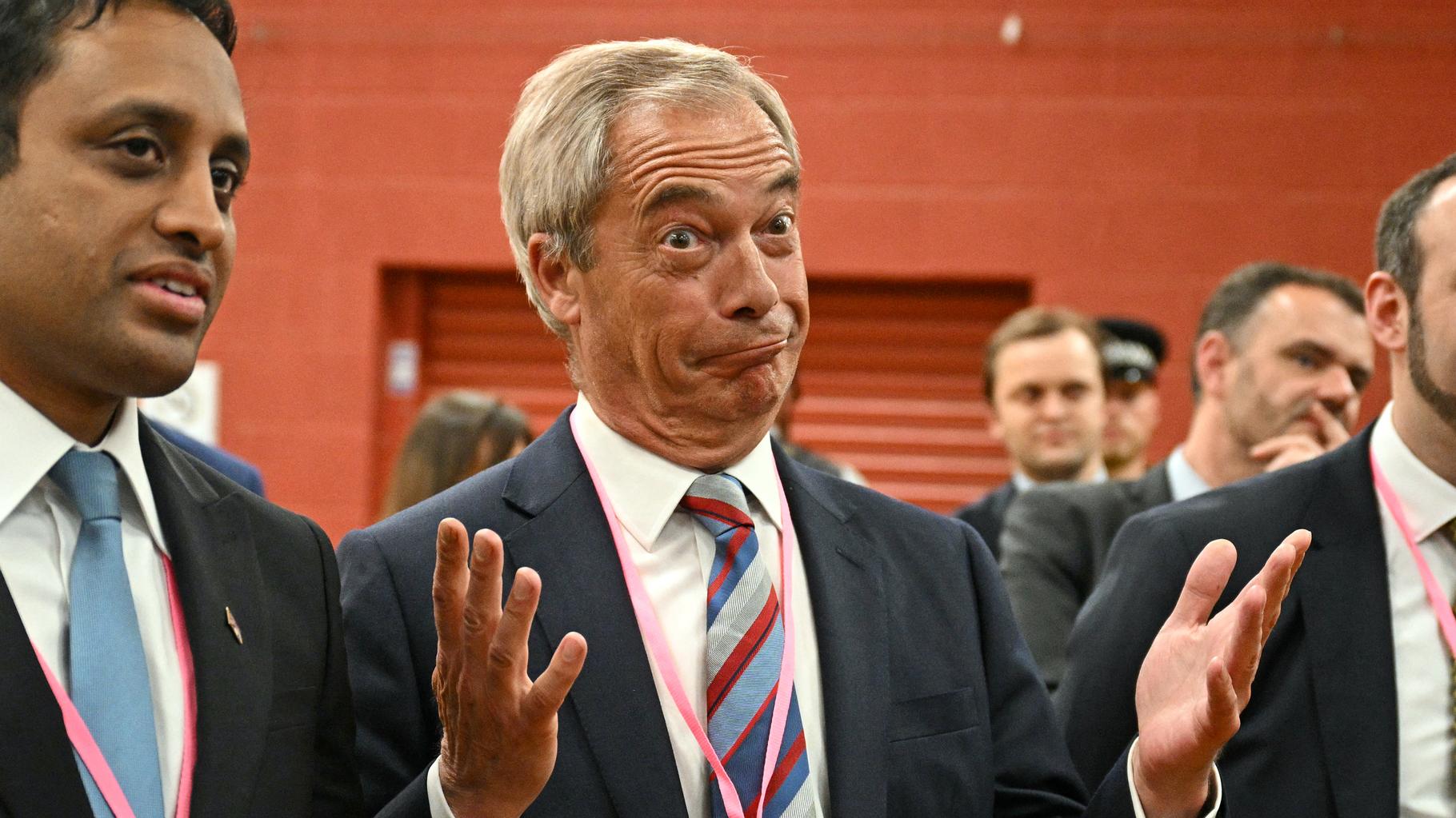 Le come-back fracassant de Nigel Farage, le « clown » devenu opposant numéro 1 à Keir Starmer