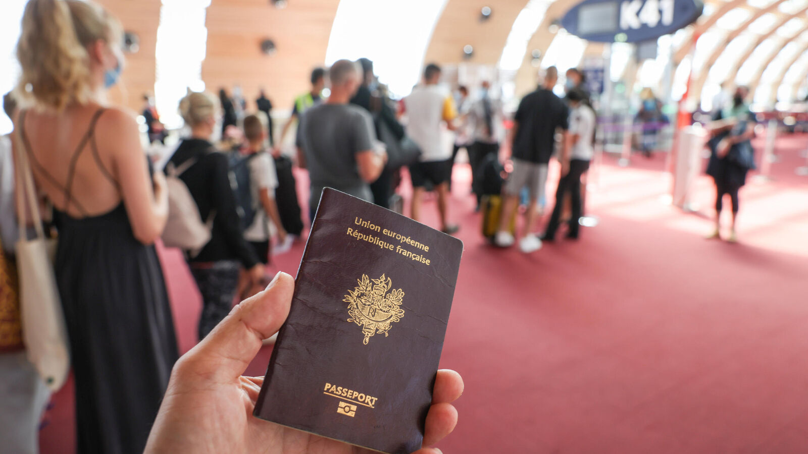 Un désastre » : le nouveau système de contrôle européen menace de paralyser les aéroports cet été, alertent les professionnels - Le Parisien
