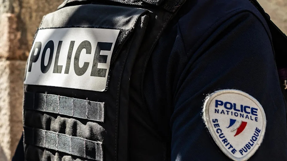 Que dit le texte sur la légitime défense des policiers qui inquiète la gauche et bien au-delà - Yahoo Actualités France