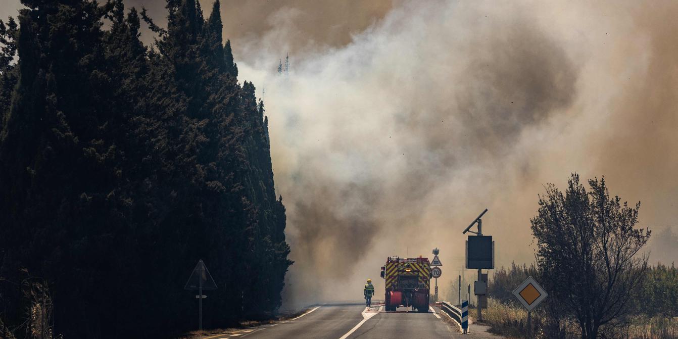 EN DIRECT, incendies : 300 pompiers luttent contre un feu dans la Drome « dans des conditions extrêmement difficiles », des habitants évacués