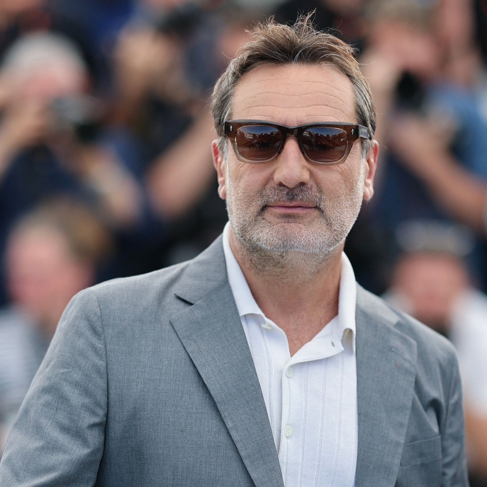 Après la polémique à Cannes, Gilles Lellouche sort du silence: "Une  violence et des raccourcis insultants" - La Libre