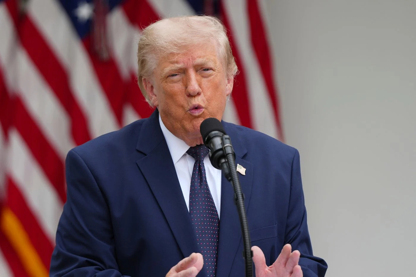 Trump affirme que Walmart a baissé ses prix à sa demande - Yahoo Actualités France
