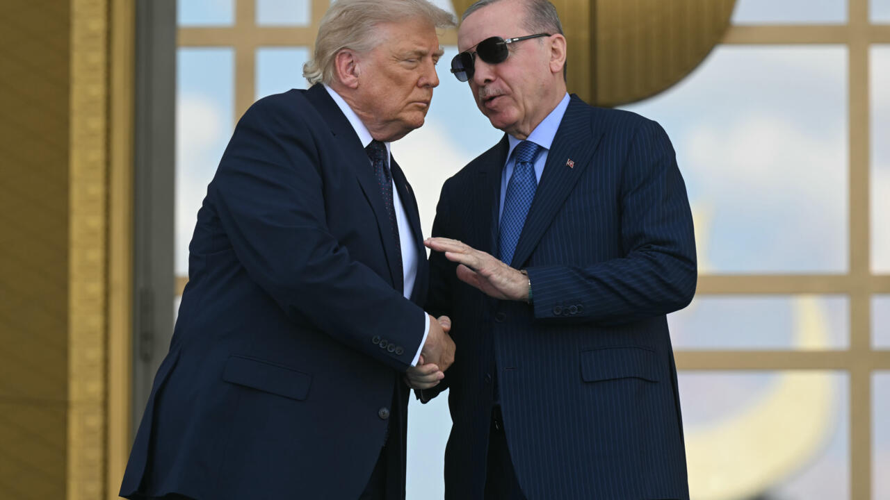 Au sommet de l'Otan, Trump vante son "alchimie" avec Erdogan