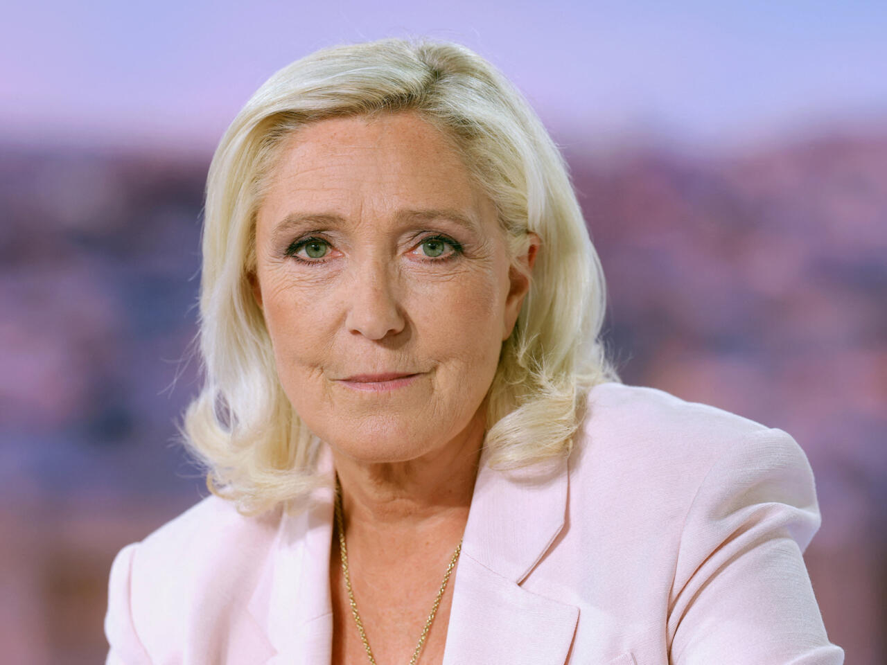 Marine Le Pen annonce être candidate à la présidentielle et va se pourvoir en cassation - France 24