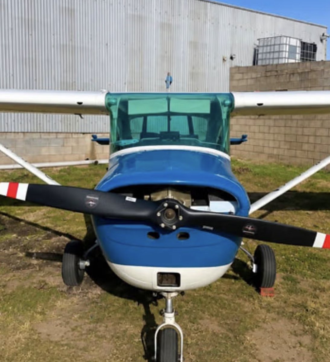 🇦🇷✈️ INSOLITE | Une élève pilote de 22 ans a dû poser seule son avion après que son instructeur de 42 ans est mort en plein vol, près de Córdoba, en Argentine.