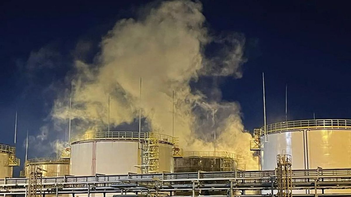 L'Ukraine a détruit 17 % de la capacité de raffinage du pétrole russe, créant des pénuries et perturbant les exportations | Euronews