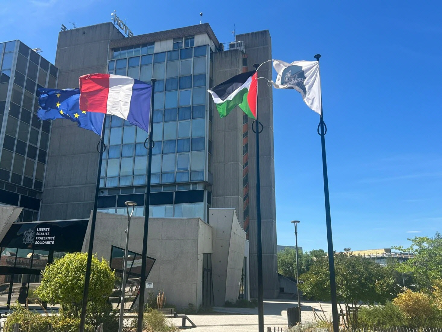Rhône. La mairie de Vaulx-en-Velin hisse le drapeau palestinien, la préfecture saisit le tribunal