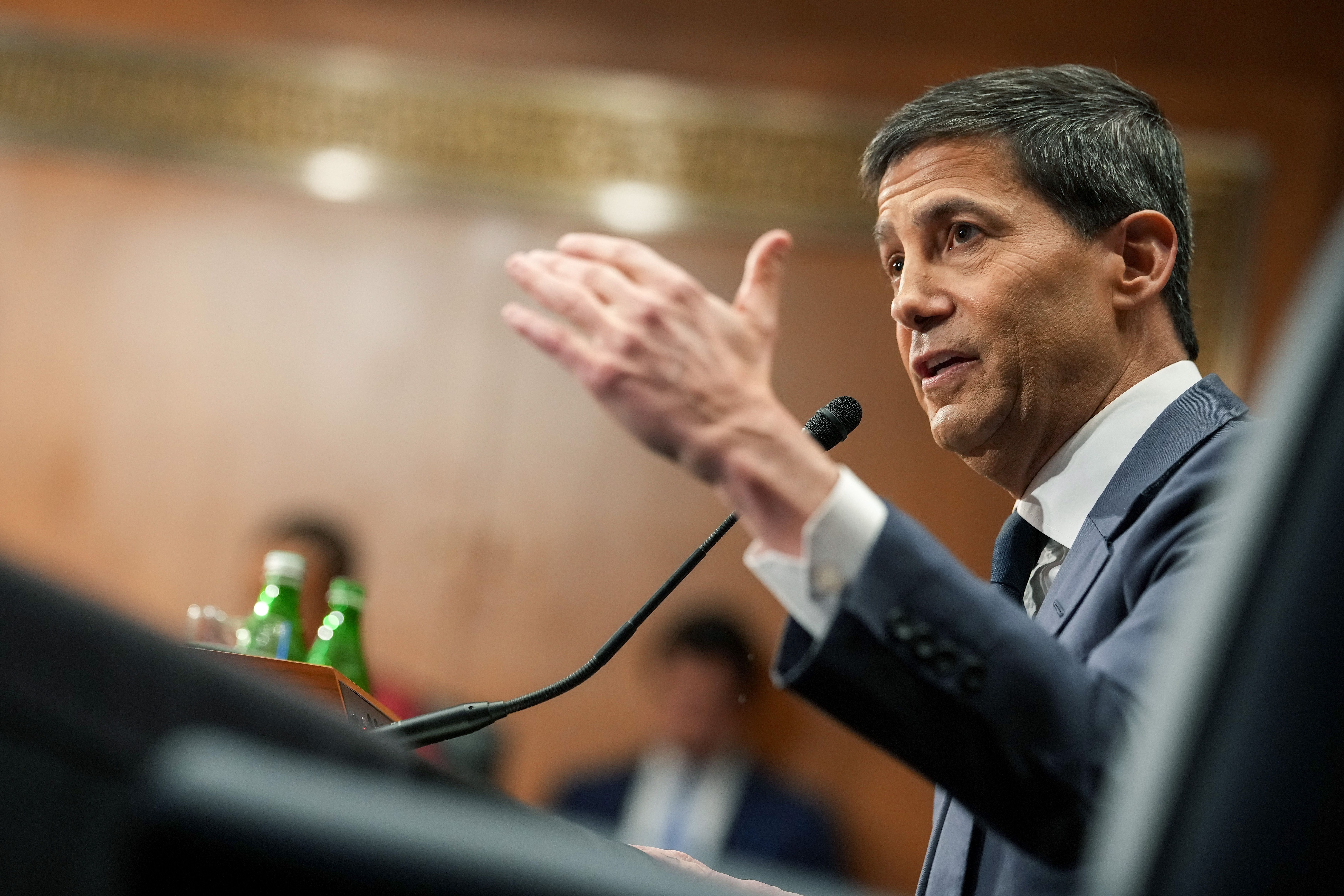 La Réserve fédérale maintient les taux stables lors de la première décision sous la présidence de Kevin Warsh