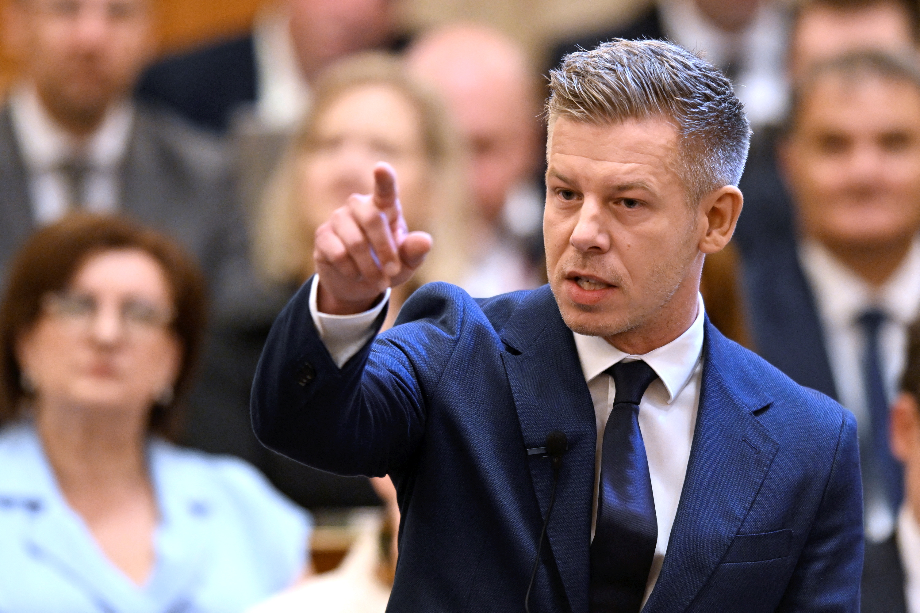 Hongrie : comment Péter Magyar démantèle le système Orban en quelques semaines