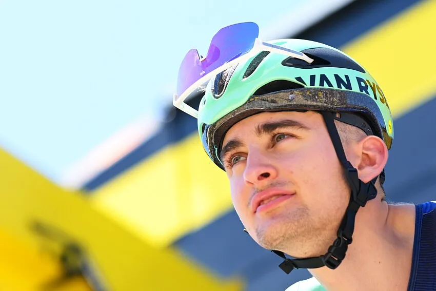 Tour de France : retour sur la journée folle de Paul Seixas, crevé mais bombardé 6e au général - Sport.fr