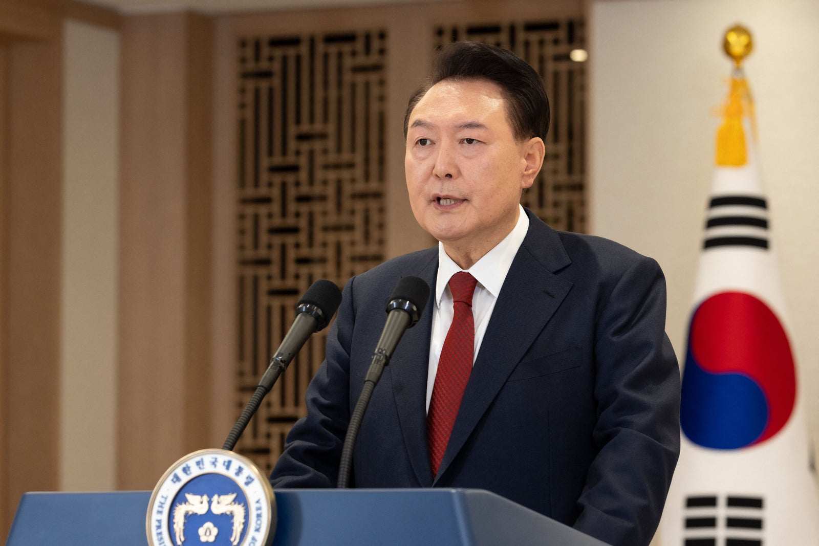 L'ex-président de la Corée du Sud, Yoon Suk-yeol, écope de cinq ans de prison à son premier procès pour sa tentative ratée d'instaurer la loi martiale | Le Devoir
