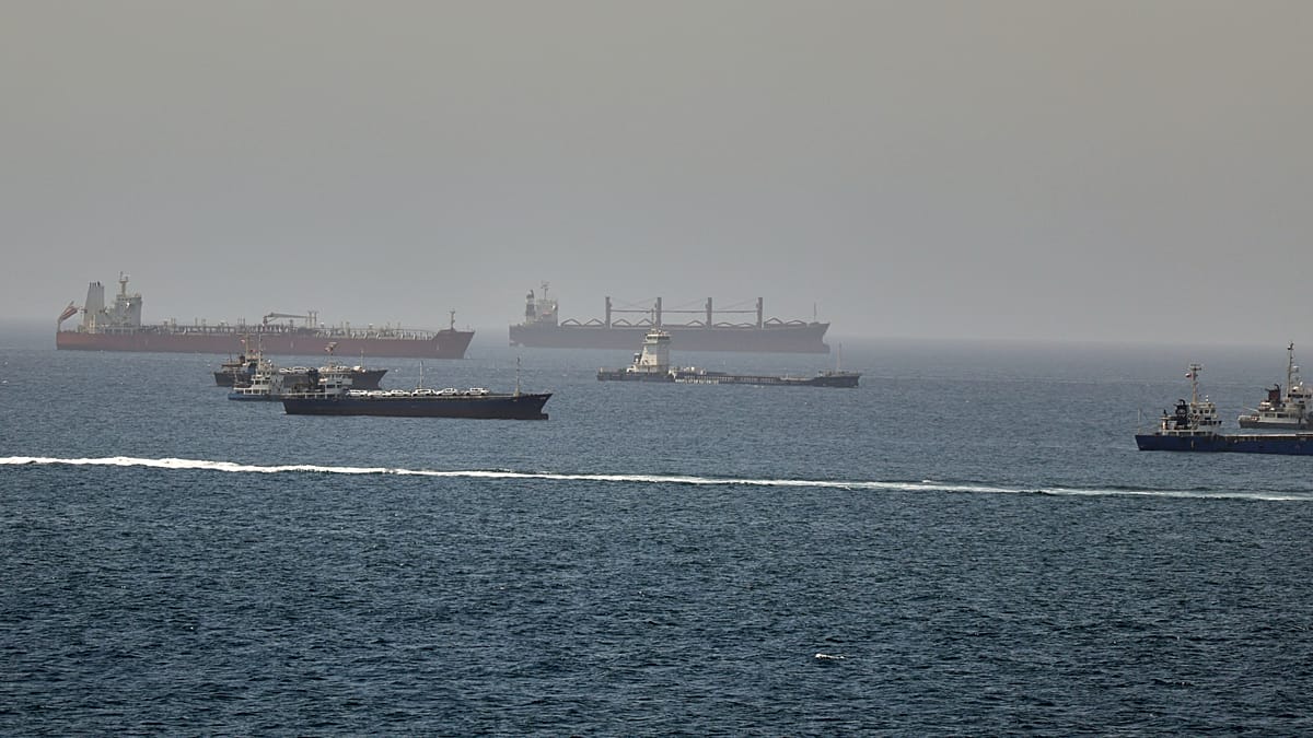 Les États-Unis lancent des frappes contre l'Iran après l'attaque d'un navire dans le détroit d'Ormuz | Euronews