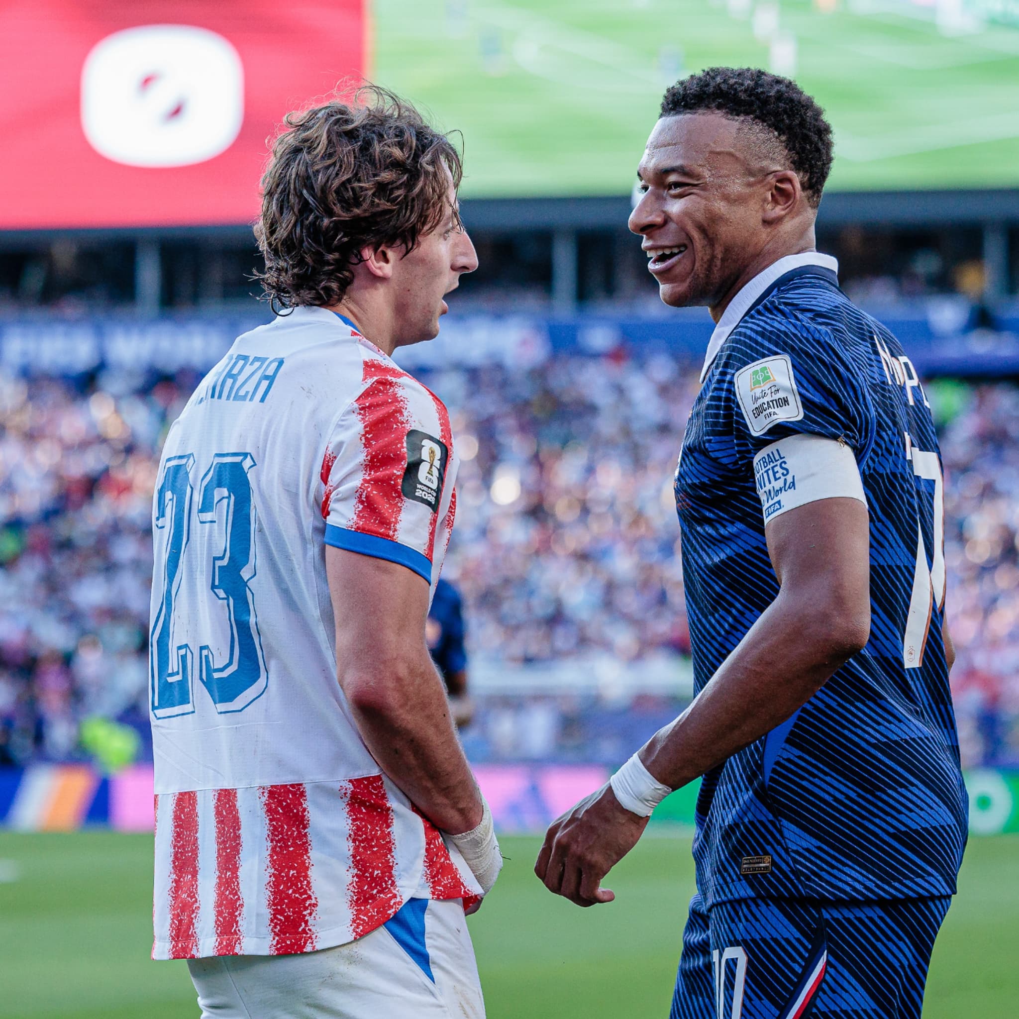Mbappé et la France délaissent le smoking": la presse internationale séduite par le sang-froid des Bleus face au Paraguay
