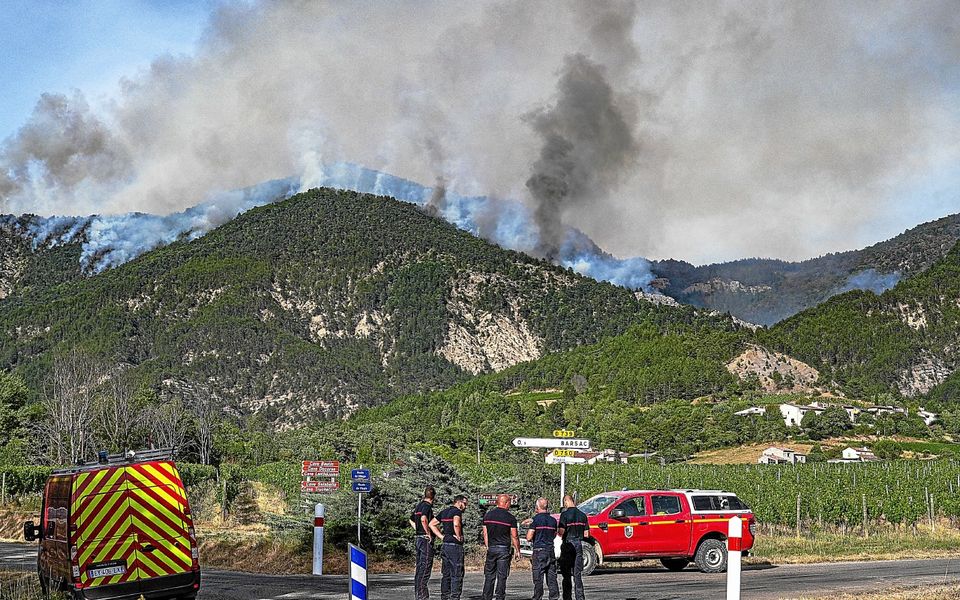 Le feu dans la Drôme a légèrement progressé dans la nuit : 3 000 hectares parcourus, pas de nouvelles évacuations | Le Télégramme