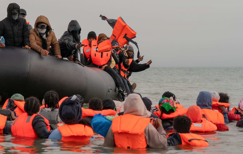 Immigration : le droit d'asile, une facture française à 2 milliards d'euros par an - Valeurs actuelles